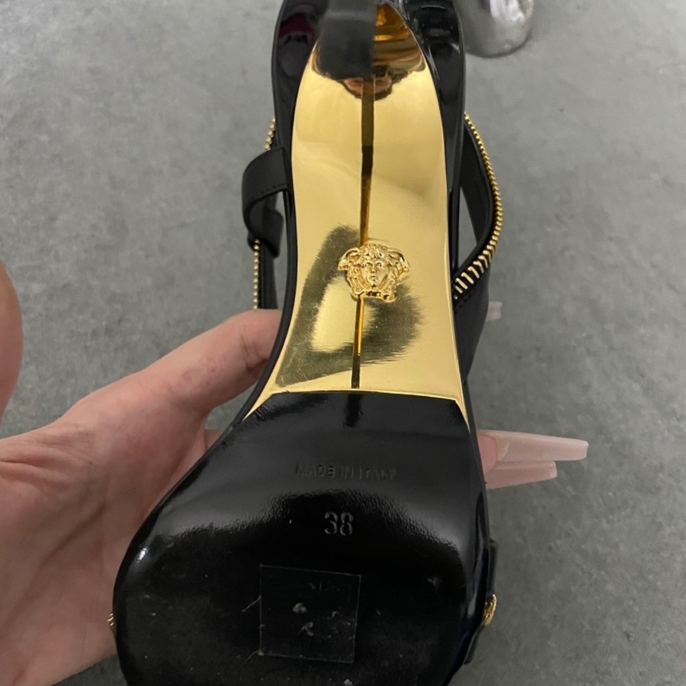 Versace - Picture 5 of 7
